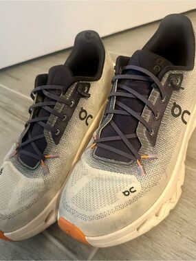 On Running Womens Size 8  Cloud Surfer Sneakers
